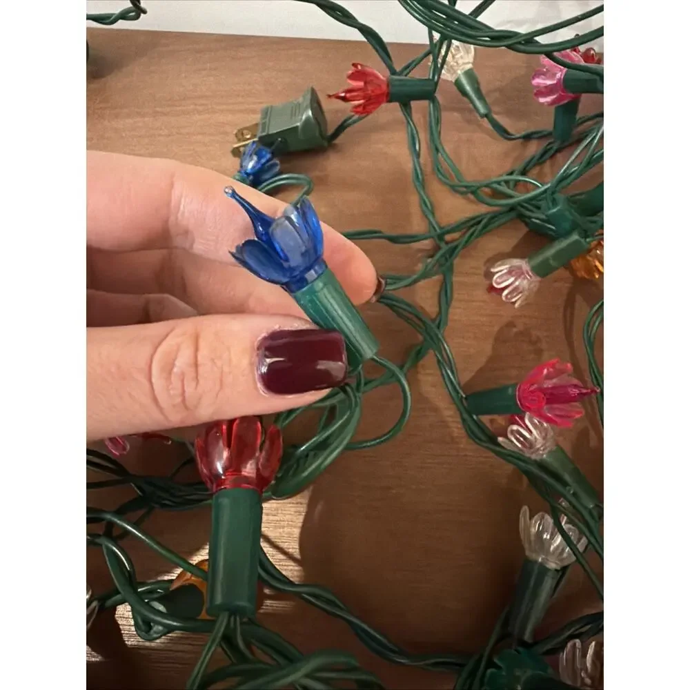 Vintage Tulip Colored, Blinking Christmas Lights. 50 Count. - Picture 3 of 5